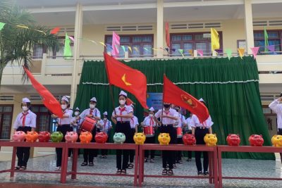 TRƯỜNG THCS AN HẢI TỔ CHỨC SINH HOẠT DƯỚI CỜ, PHÁT ĐỘNG PHONG TRÀO “NUÔI HEO ĐẤT GỬI YÊU THƯƠNG”